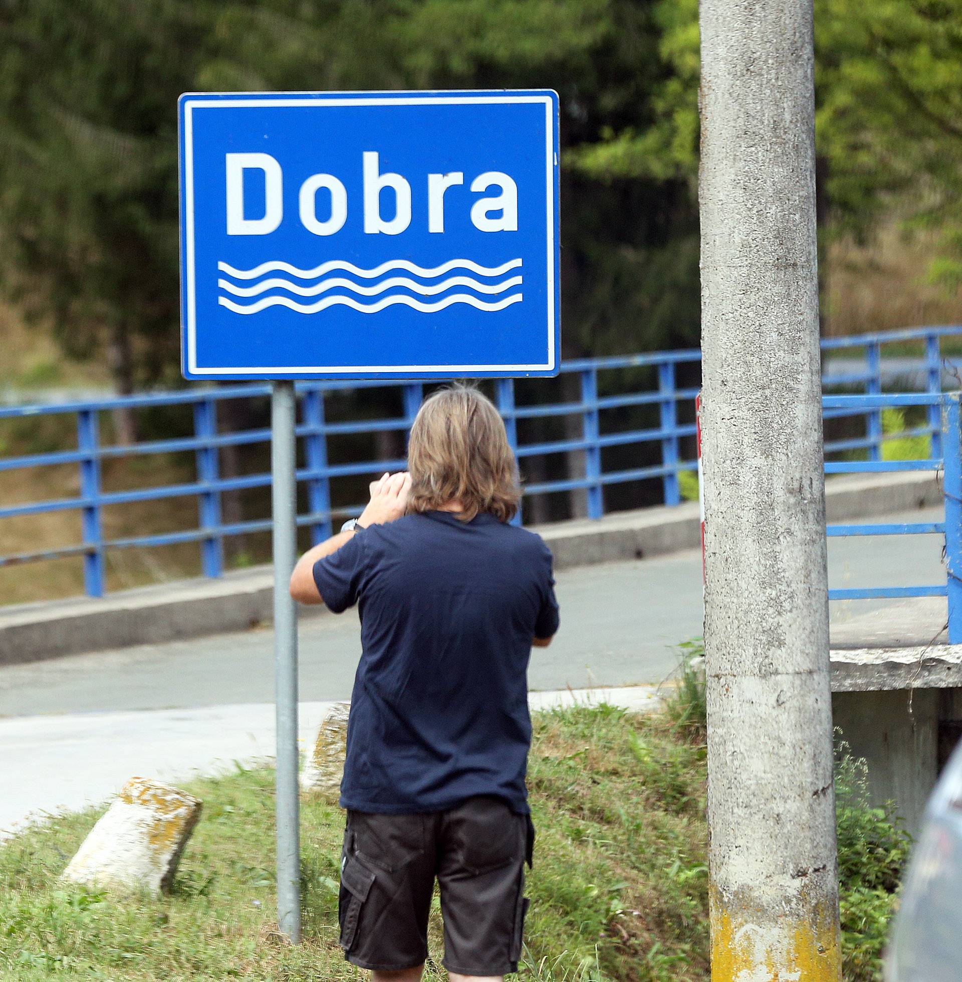 Migranti im prolaze kraj kuća: 'Strah me je, pogotovo po noći'