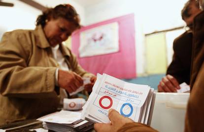 Građani Egipta s 98,1 posto glasova podržali novi ustav