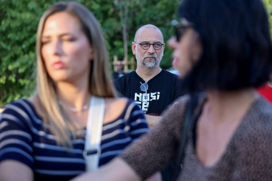 Benkovac: Organizatori benkovačkog festivala "Nosi se" koji je odgođen nakon prosvjeda branitelja održali mirni prosvjed