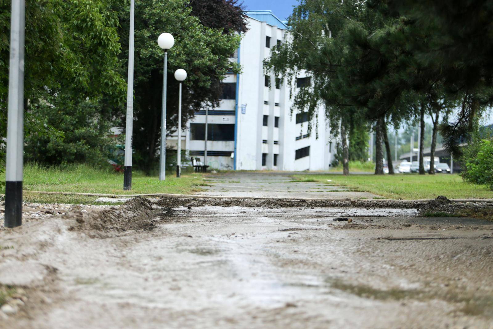 Puknula glavna cijev: Bez vode ostao veliki dio Novog Zagreba