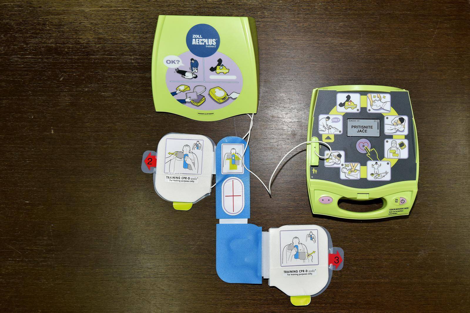 Pula: Postavljanje automatskog defibrilatora