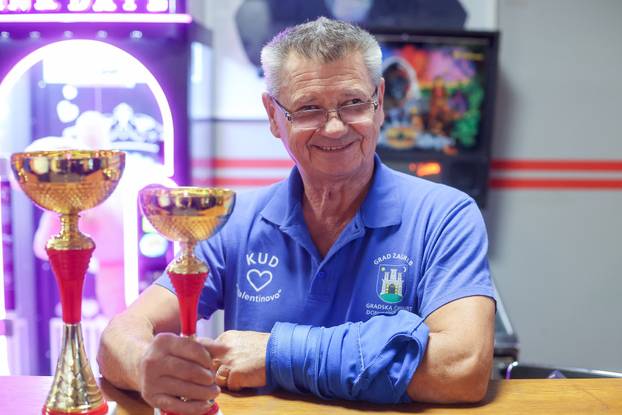 Zagreb: Druženje umirovljenika u Bowlingu Clubu 