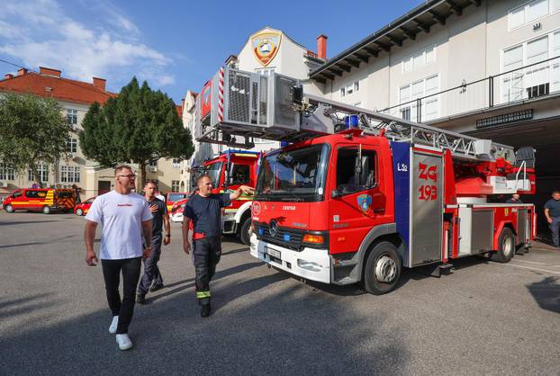 Stipe Miočić prvi se put u životu spustio niz šipku u vatrogasnoj postrojbi Zagreb