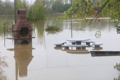 FOTO Sava se izlila iz korita u Zagrebu, Kupa raste i stvara nemile probleme u Karlovcu