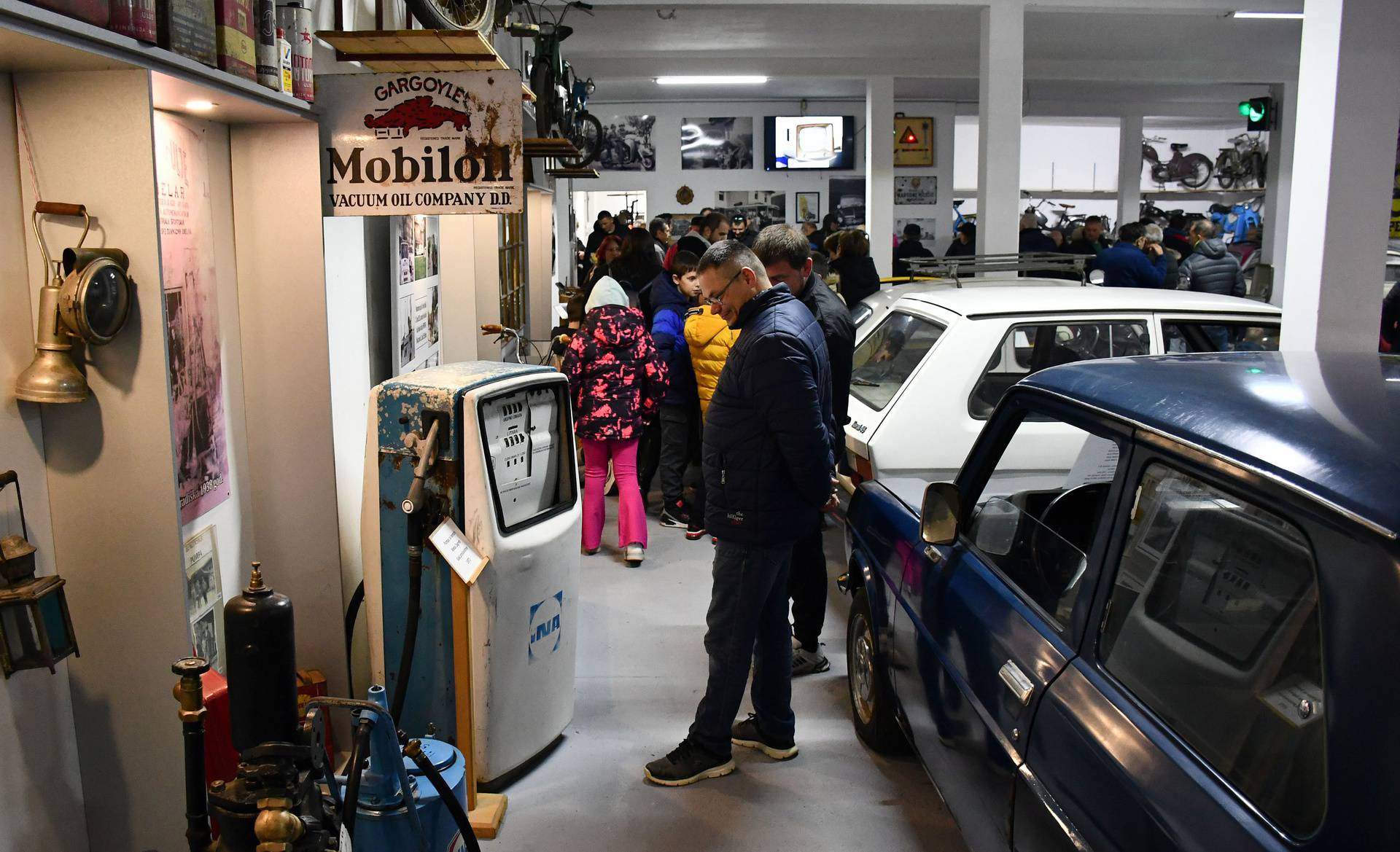 VIDEO Jedinstvena izložba u Novoj Gradiški: 'Naši Oldtimeri najviše zanimaju djecu!'