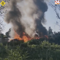 VIDEO Požar u Sisku: Vatrogasci još na terenu, zapalilo se smeće