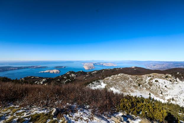 Prvi ovosezonski snijeg zabjelio je padine Nacionalnog parka sjeverni Velebit