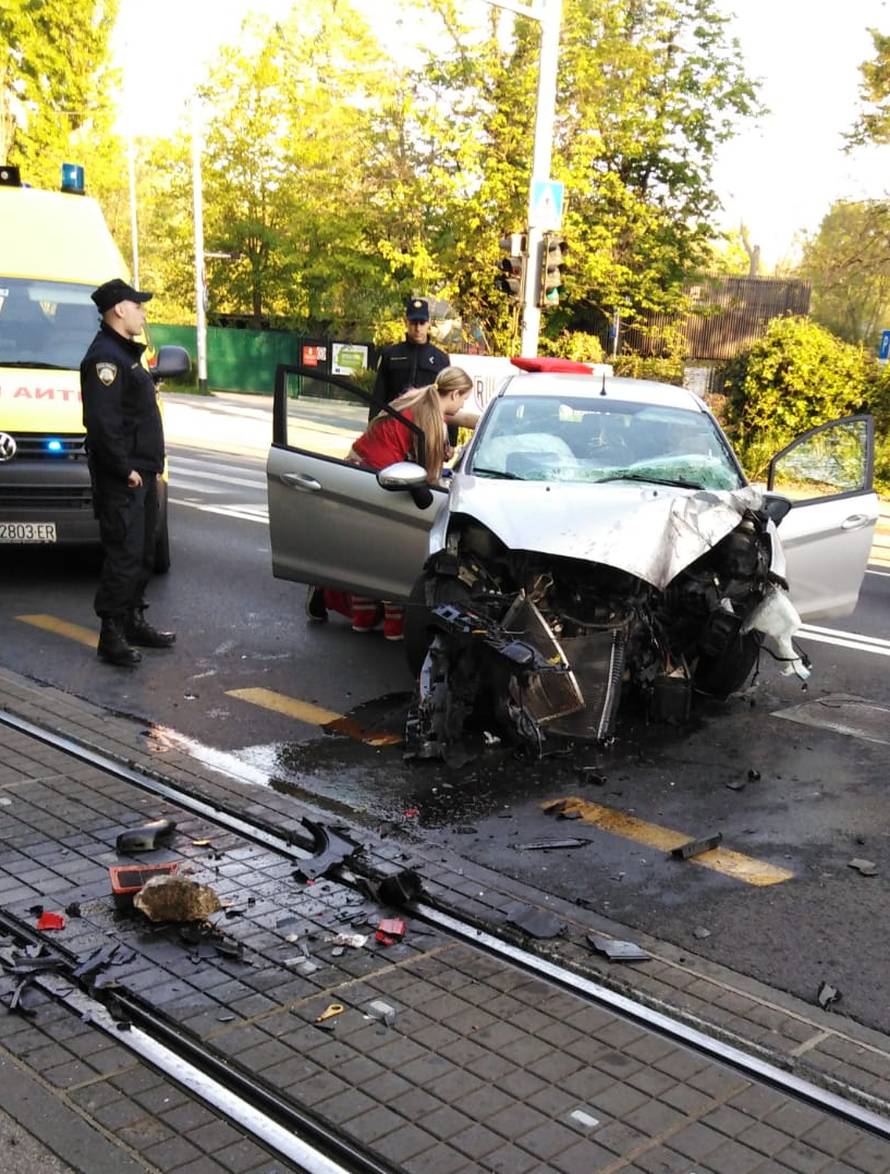 Koliko je brzo vozio?! Srušio je rasvjetni stup na Maksimirskoj