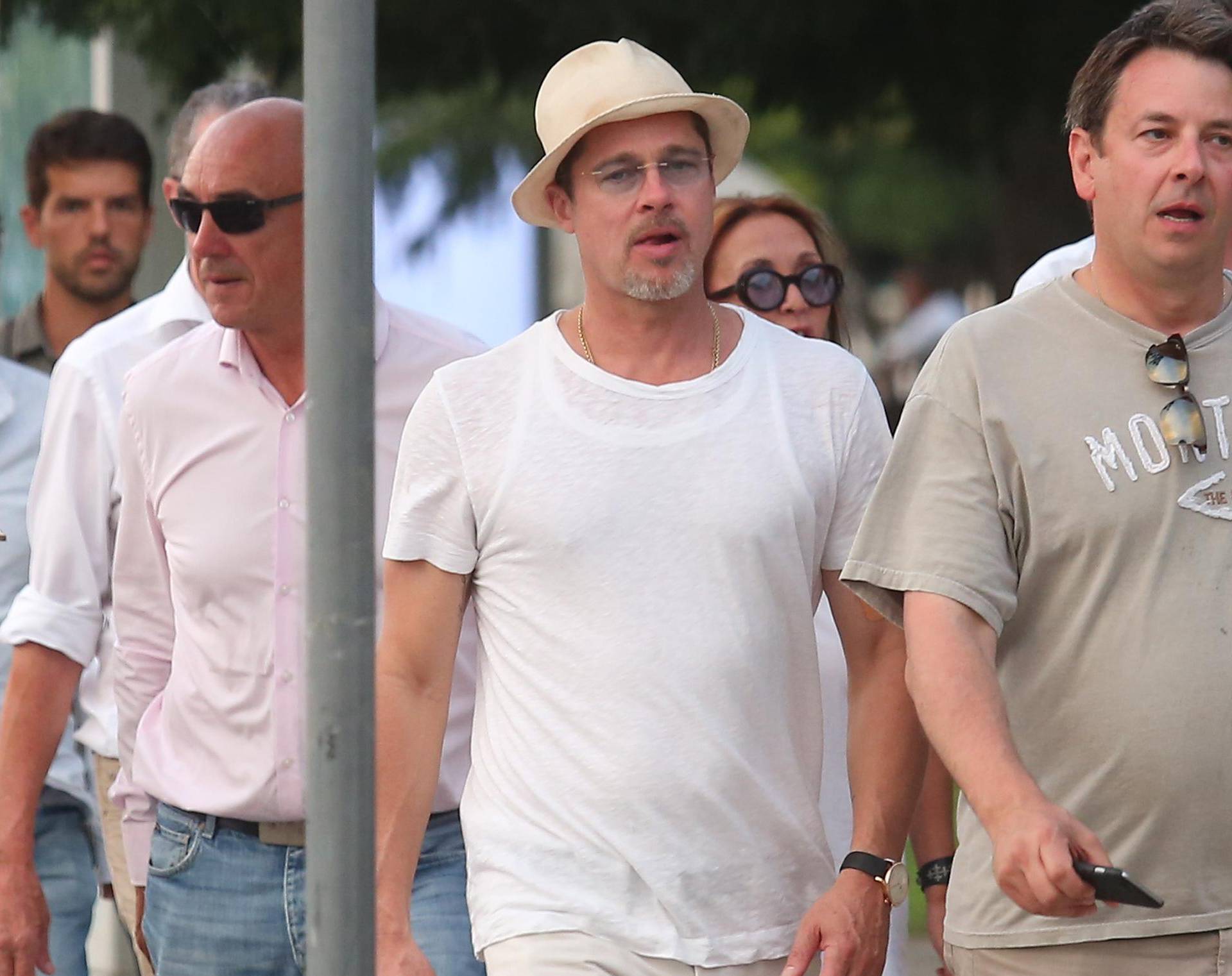 Glavom i bradom: Brad Pitt  ležerno prošetao Šibenikom