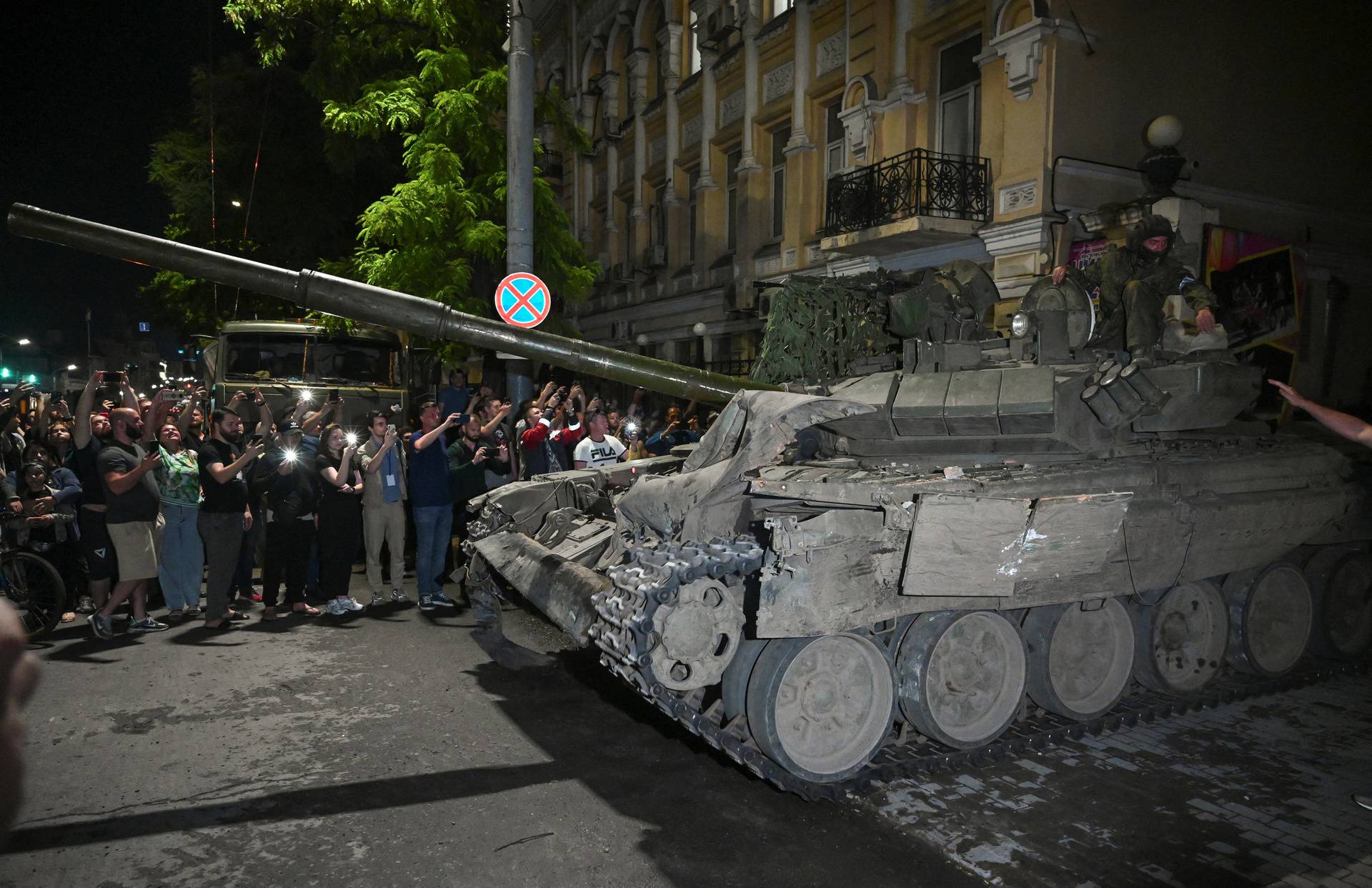 Russian Wagner fighters start pulling out of Rostov-on-Don