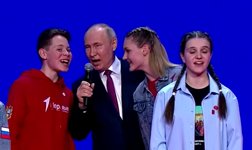 VIDEO Putin zgrabio mikrofon pa s grupom djece zapjevao rusku himnu: Evo kako to zvuči