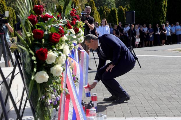Vukovar: Polaganje vijenaca na Memorijalnom groblju povodom obilježavanja Dana sjećanja na nestale