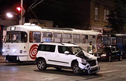 Na Maksimirskoj se sudarila dva automobila i tramvaj