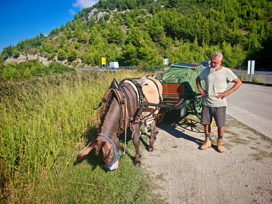 Francuz putuje od Marseillea do Indije - na magarcu!