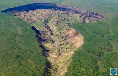 'Vrata pakla': Gigantska rupa u Rusiji raste, nestaju snijeg i led
