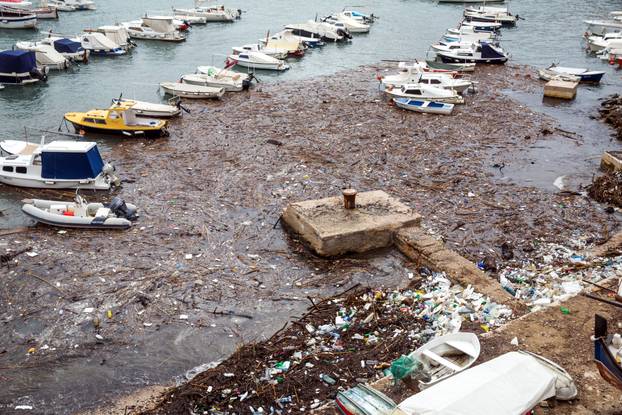 Dubrovnik: Smeće na plaži Banje