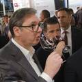 Vučić: Nikad u životu nisam pio alkohol. Isti Vučić na slici...