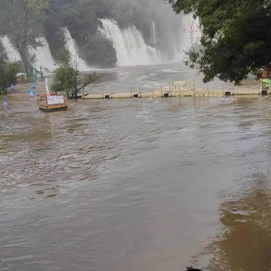 FOTO Nevjerojatni prizori! Zbog nevremena Ljubuški pod vodom