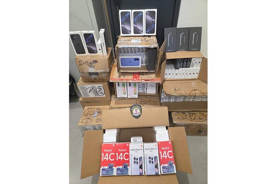 FOTO E, nećeš moći! Iz BiH je u Hrvatsku htio prošvercati 384 mobitela, skrivao ih u hladnjači