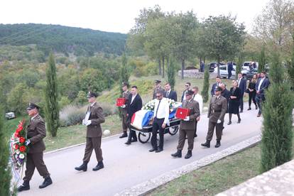 FOTO Posljednji ispraćaj Ante Ćorušića na groblju u Lovreću