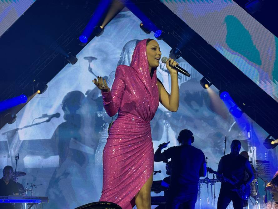 Prijović u Zadru održala čak 40. koncert turneje: Dovela repera pa odjenula izazovni kostim...