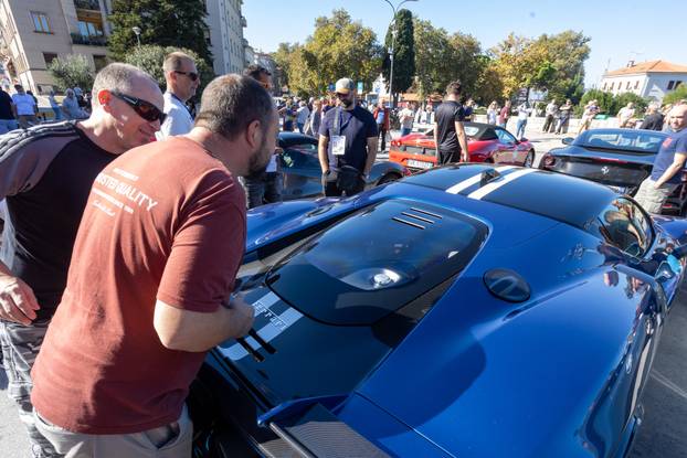 Pula: Ferrari vozila ispred pulske Arene
