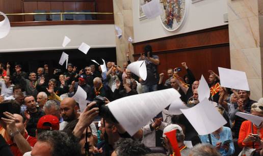 Kaos u Makedoniji: Pi&scaron;toljem poku&scaron;ao rastjerati prosvjednike