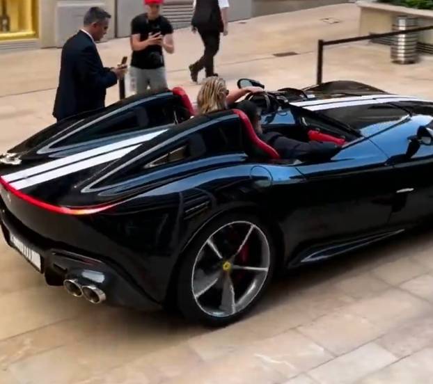 FOTO Mijenja ime na dresu, ali i aute, kao čarape! Pogledajte impresivnu Haalandovu garažu