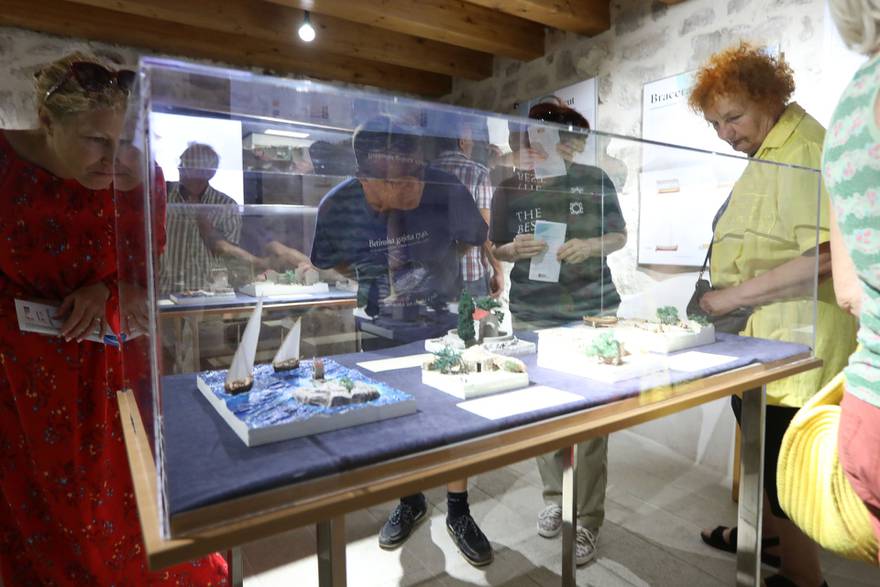 U Muzeju betinske drvene brodogradnje otvorena je izložba "Stogodišnjaci iz našeg mula"
