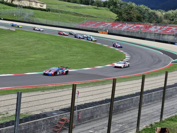 FOTO 24sata na utrci u Italiji. Pogledajte spektakl s hrvatskim vozačem za volanom Huracana