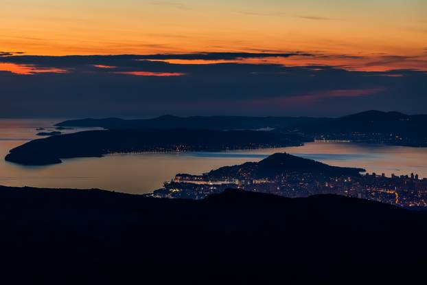 Pogled na zalazak sunca i Split