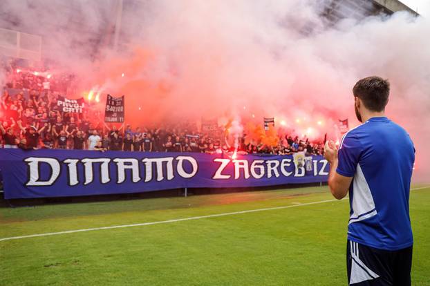 Zagreb: Zagreb: Bad Blue Boysi dali podršku nogometašima Dinama uoči odlaska u Prag