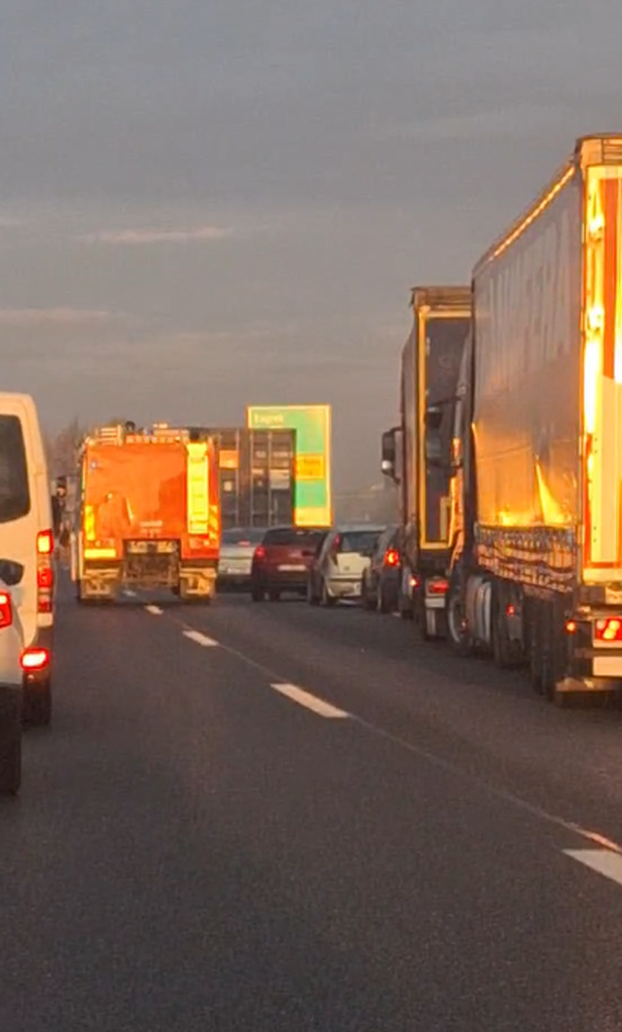 FOTO Neviđeni kaos na A3: Ljudi u šoku izlazili iz automobila!