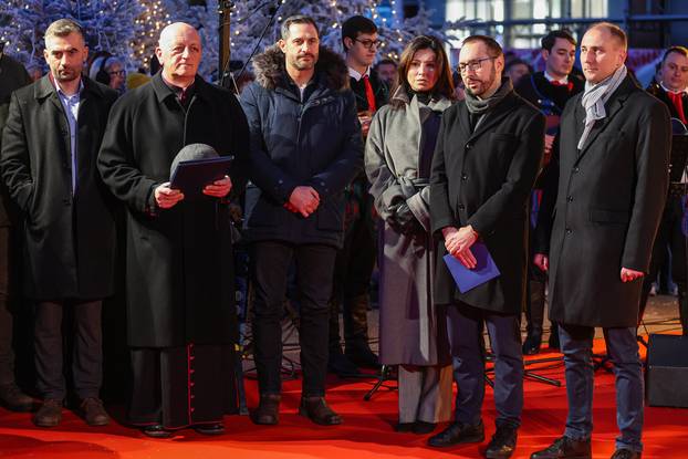 Zagreb: Paljenje prve adventske svije?e