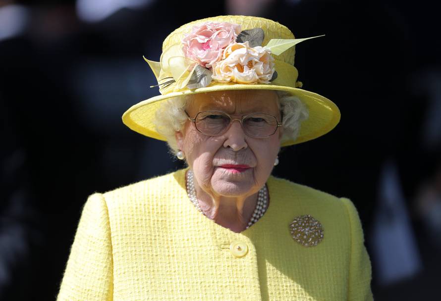 UK: Kraljica Elizabeta na konji?kim utrkama Investec Derby Day