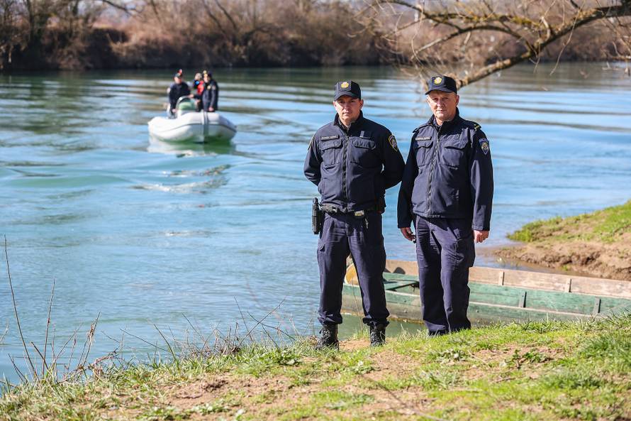 24sata Hrvatska Kostajnica: Policajci koji su prvi pronašli migrante koji su spašeni iz rijeke Une