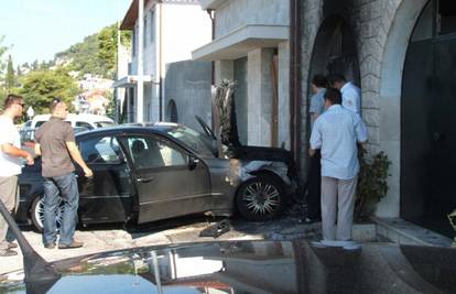 Skupi Mercedes namjerno je zapaljen u Dubrovniku