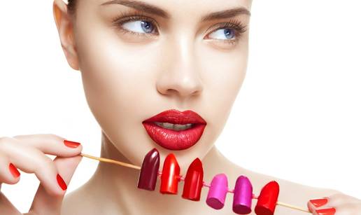 Volite li strastvenu crvenu boju ru&zcaron;a ili nje&zcaron;nu boju pudera?