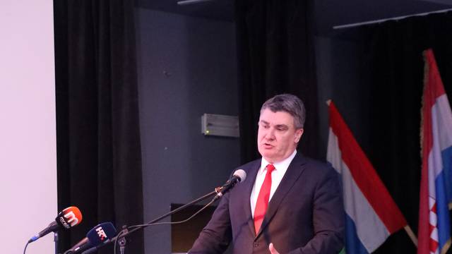 Zoran Milanović sudjelovao je na svečanoj sjednici Općinskog vijeća općine Lipovljani