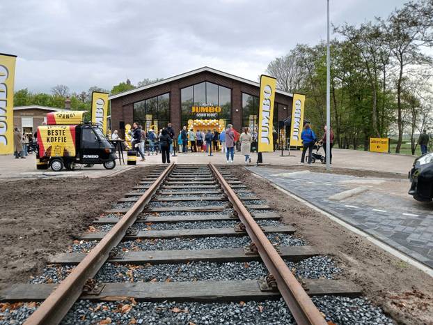 EXCLUSIVE: New supermarket goes viral for bizarre resemblance to Auschwitz