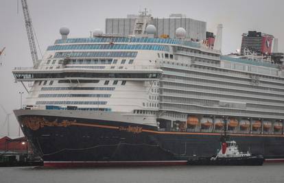 Strava na Disneyjevu kruzeru: Djevojčica (5) pala u more dok je pozirala za fotografiju!