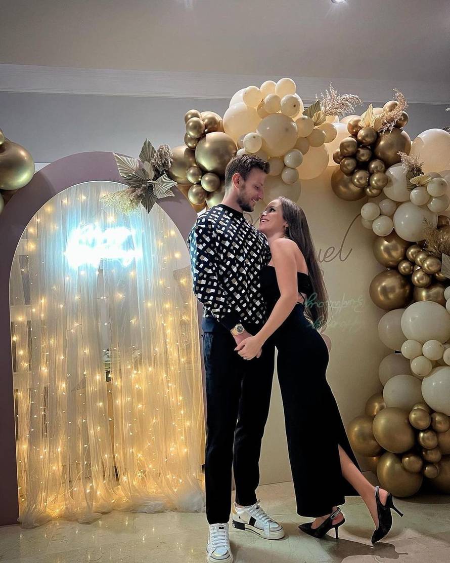 Ivan Rakitić i Raquel Mauri su proslavili 10. godišnjicu braka