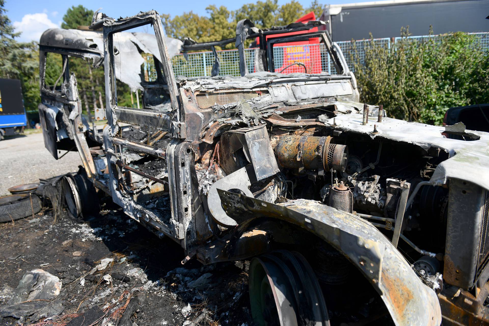 Zagreb: Zapaljena tri vozila u Sesvetama