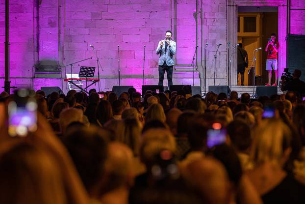 Dubrovnik: Petar Grašo nastupio kao gost večeri na koncertu najboljih hrvatskih klapa