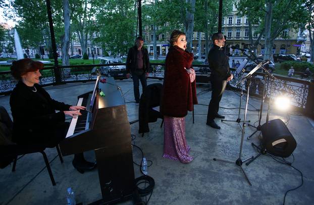 Zagreb: Prvi koncert HNK na otvorenom, na Zrinjevcu nastupili Lana Kos i Ljubomir Puškarić