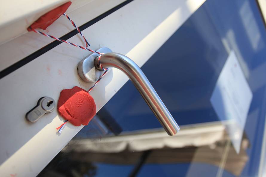 Zaplaču kad im dođe porezna inspekcija pa se žale na tlak...