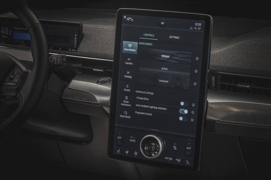 Ovo je potpuno drugačiji Ford Mustang, sa starim originalom ga povezuje ime i ludo ubrzanje