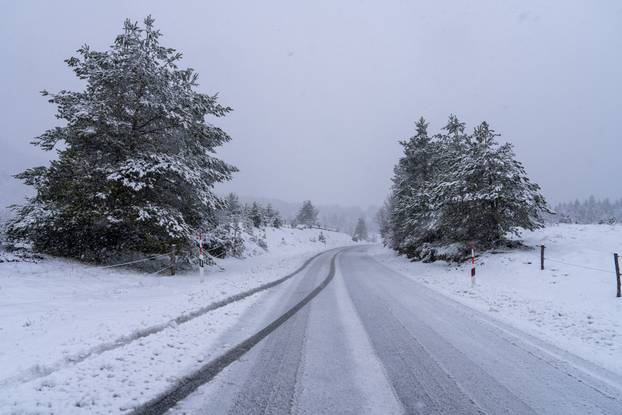 Babin Potok: Zimski uvjeti na državnoj cesti DC 52 Prozor - Vrelo Koreničko