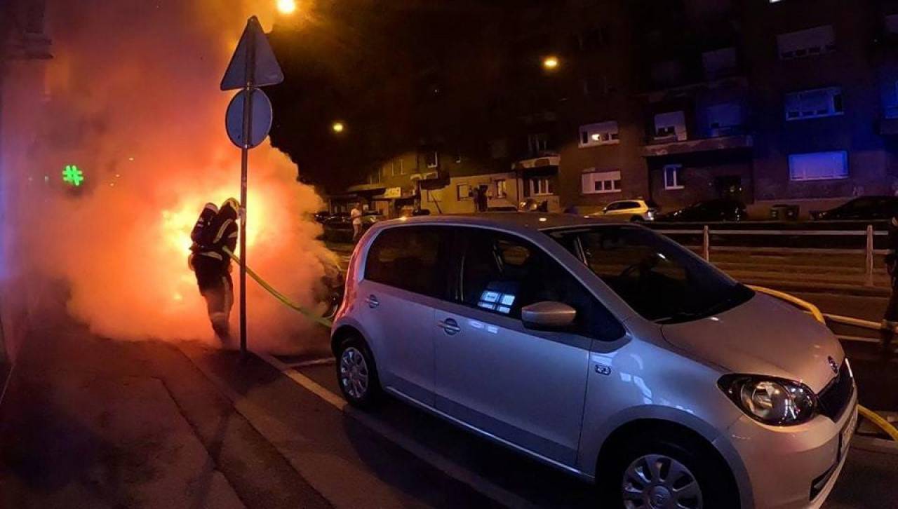 Bizarni detalji požara na autu u Zagrebu: Skinuo majicu, stavio ju je ispod branika pa zapalio!