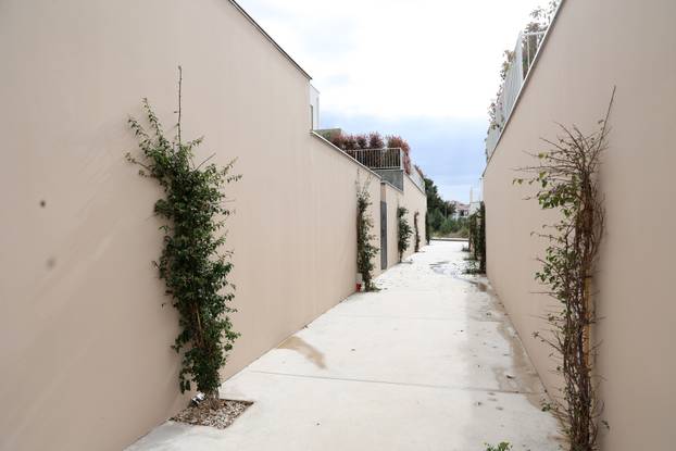 Šibenik: Novoizgrađene vile na plaži Rezalište u Brodarici